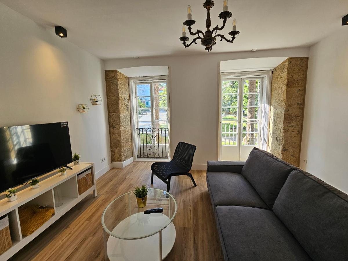 Apartamentos En El Centro - Plaza De Amboage - Wifi 페레올 외부 사진