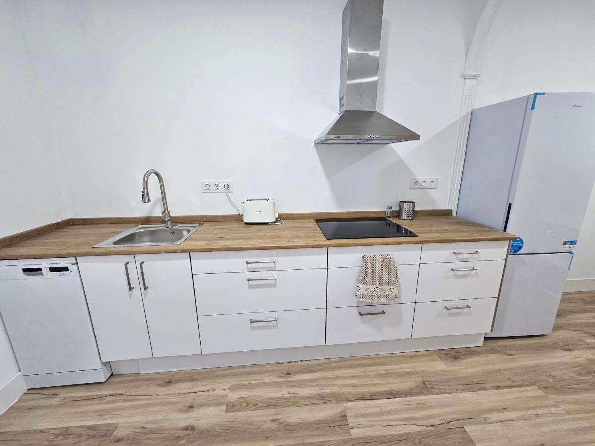 Apartamentos En El Centro - Plaza De Amboage - Wifi 페레올 외부 사진