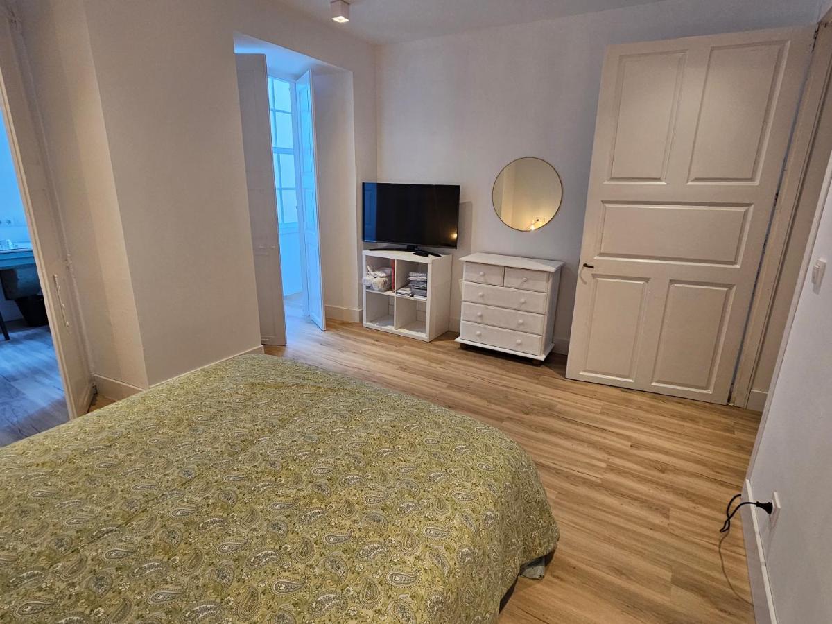 Apartamentos En El Centro - Plaza De Amboage - Wifi 페레올 외부 사진